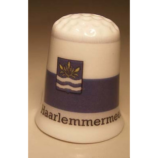 Haarlemmermeer Nederlandse gemeentevlag op een porselein vingerhoedje Haarlemmermeer Nederlandse gemeentevlag op een porselein vingerhoedje