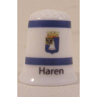 Haren Nederlandse gemeentevlag op een porselein vingerhoedje
