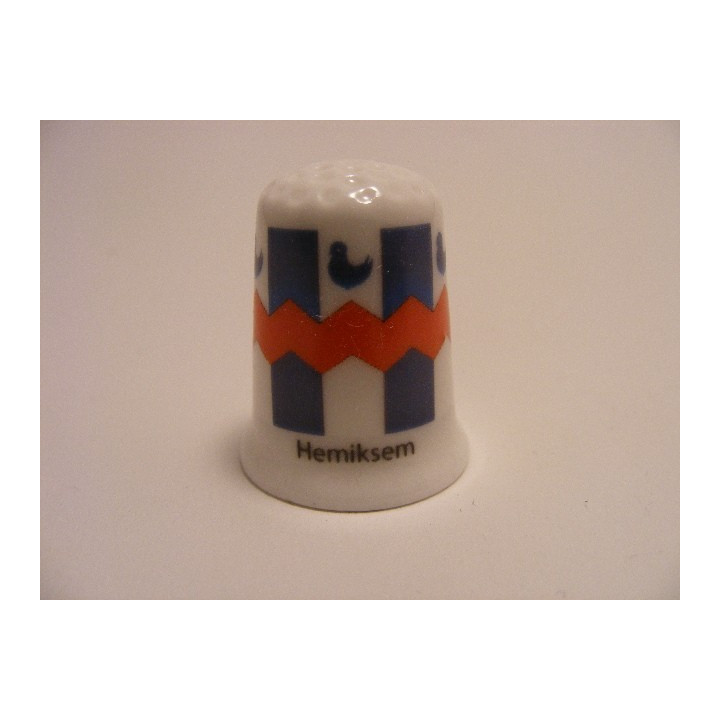 Hemiksem vlag Belgie op een porselein vingerhoedje