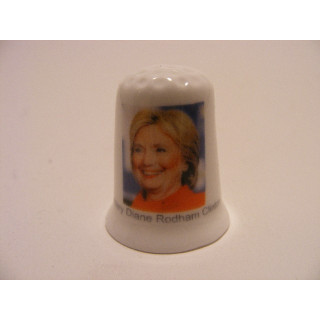 Hillary Diane Rodham Clinton uit Amerika USA op een porselein vingerhoedje