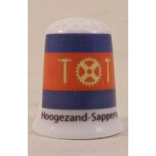 Hoogezand Sappermeer Nederlandse gemeentevlag op een porselein vingerhoedje Hoogezand Sappermeer Nederlandse gemeentevlag op een porselein vingerhoedje