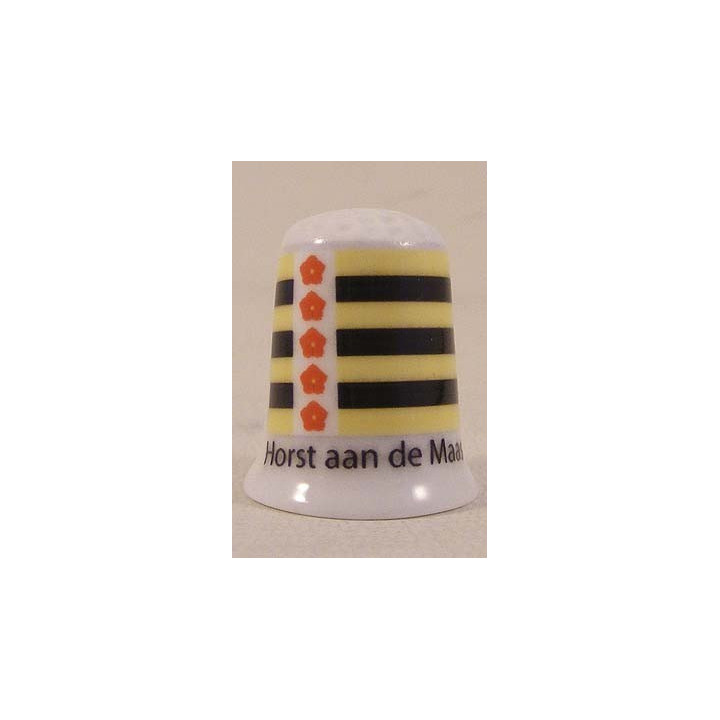 Horst aan de Maas Nederlandse gemeentevlag op een porselein vingerhoedje