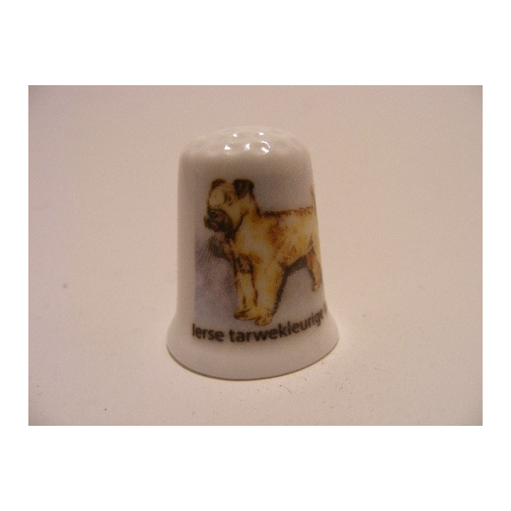 Ierse tarwekleurige terrier getekend op een porselein vingerhoedje