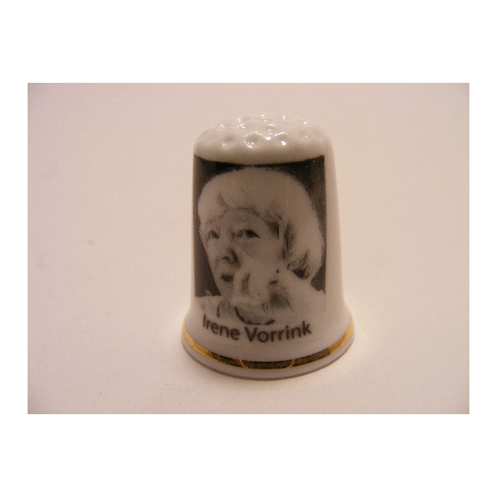 Irene Vorrink Kabinet Den Uyl 1973-1977 op een porselein vingerhoedje Irene Vorrink Kabinet Den Uyl 1973-1977 op een porselein vingerhoedje