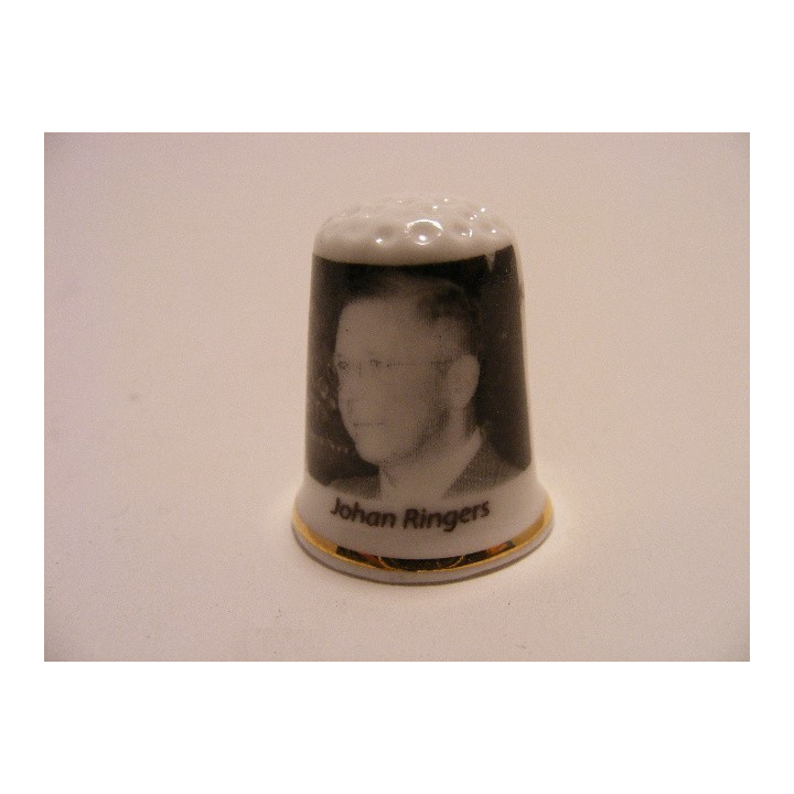 Johan Ringers Kabinet Schermerhorn 1945-1946 op een porselein vingerhoedje