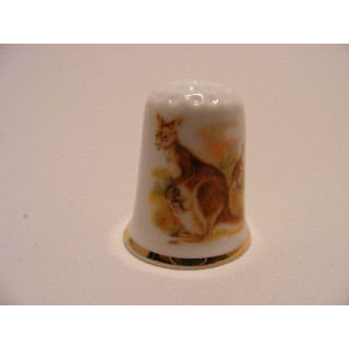 Kangoeroe met jong vingerhoedje met goudrandje