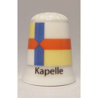 Kapelle Nederlandse gemeentevlag op een porselein vingerhoedje Kapelle Nederlandse gemeentevlag op een porselein vingerhoedje