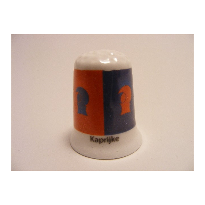 Kaprijke vlag Belgie op een porselein vingerhoedje