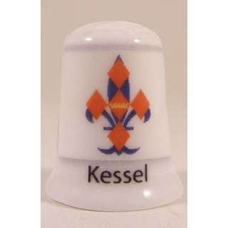 Kessel Nederlandse gemeentevlag op een porselein vingerhoedje