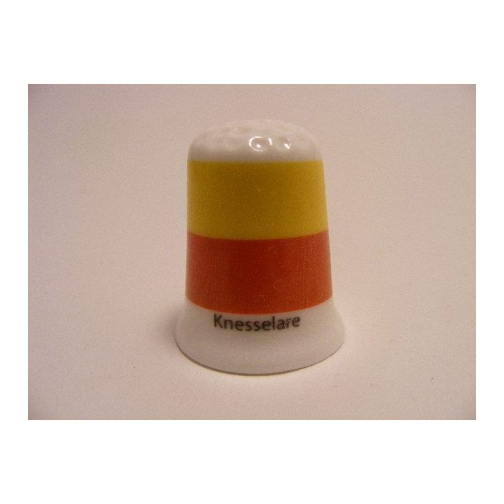 Knesselare vlag Belgie op een porselein vingerhoedje