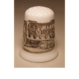 Koets met mensen op een porselein vingerhoedje