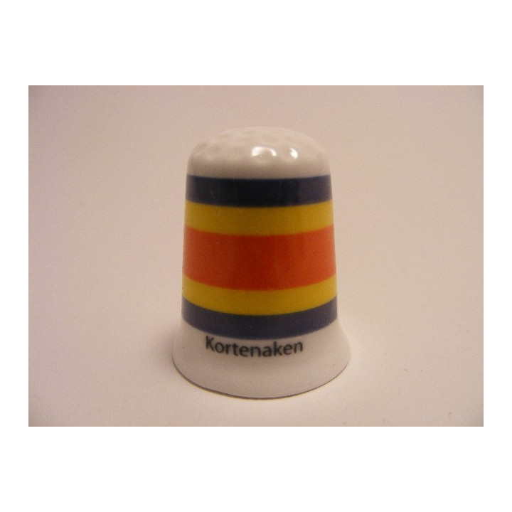 Kortenaken vlag Belgie op een porselein vingerhoedje