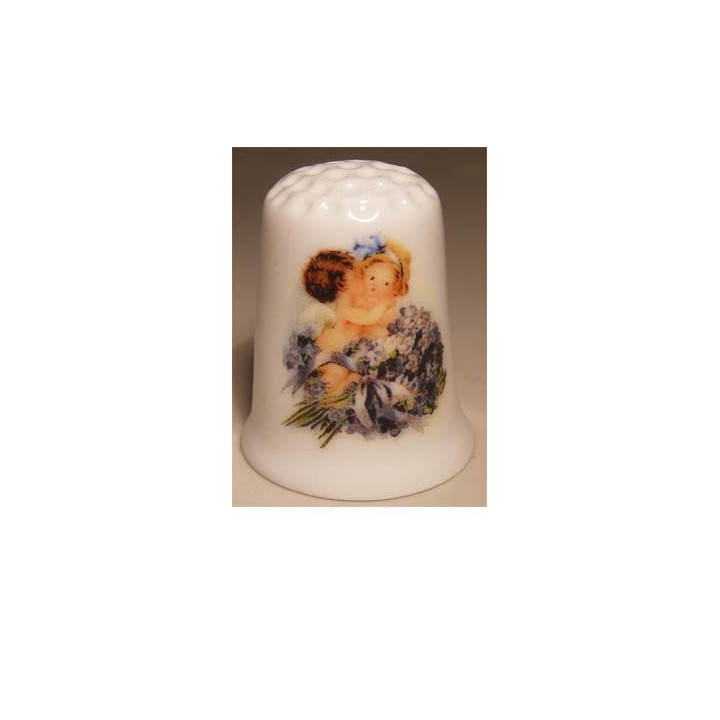 Kus Valentijn op een porselein vingerhoedje