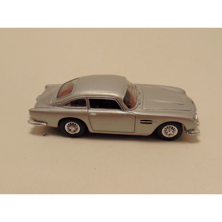 Aston Martin DB 4 Coupe 1:43 zilverkleurig
