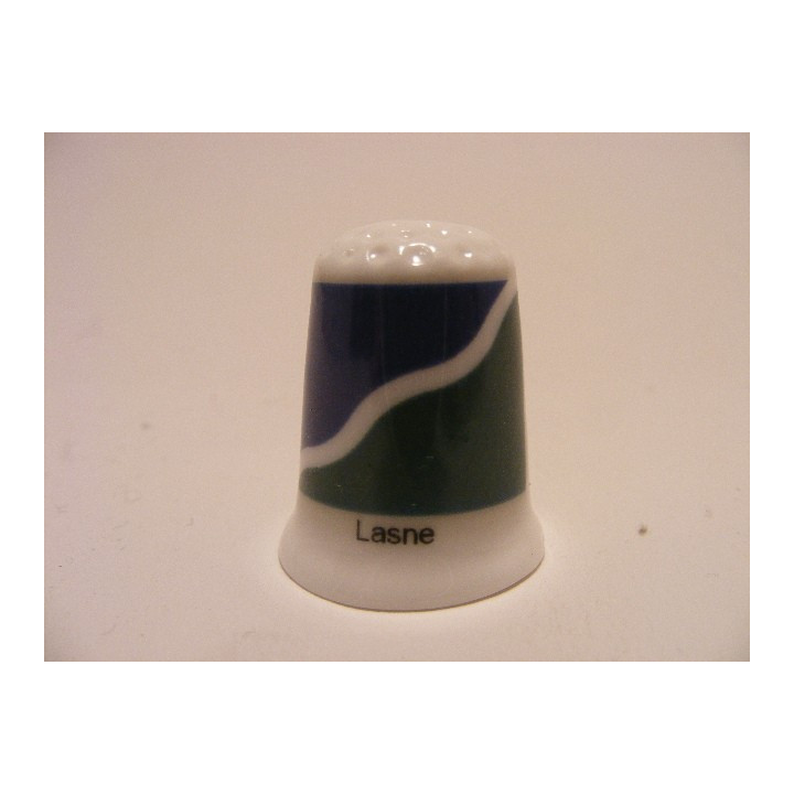 Lasne gemeente vlag in Belgie op een porselein vingerhoedje