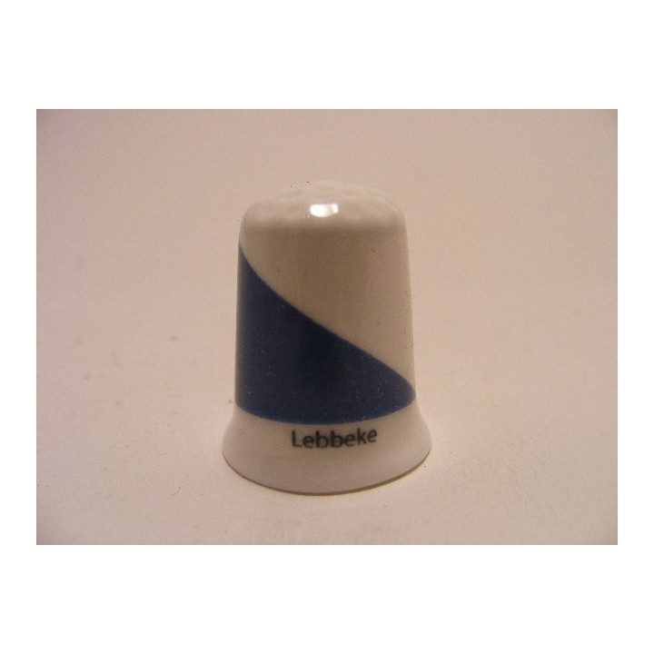 Lebbeke gemeente vlag in Belgie op een porselein vingerhoedje