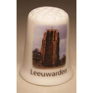 Oldehove kerktoren in Leeuwarden op een vingerhoedje