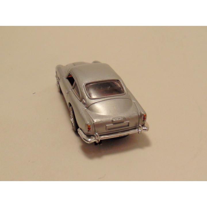 Aston Martin DB 4 Coupe 1:43 zilverkleurig
