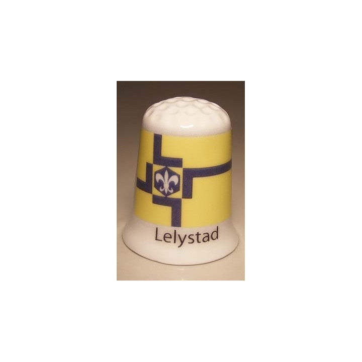 Lelystad Nederlandse gemeentevlag op een porselein vingerhoedje