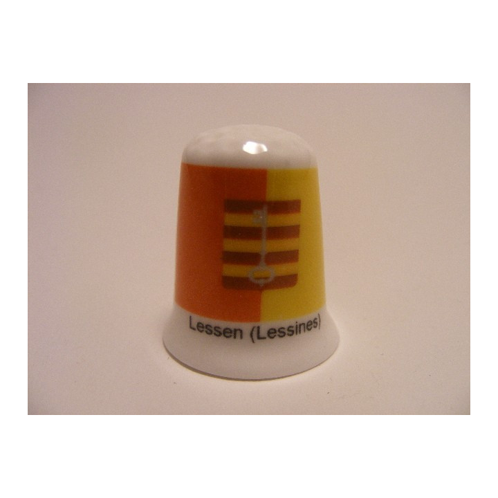 Lessen (Lessines) vlag Belgie op een porselein vingerhoedje