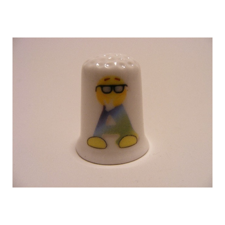 Letter A emoticon op een porselein vingerhoedje