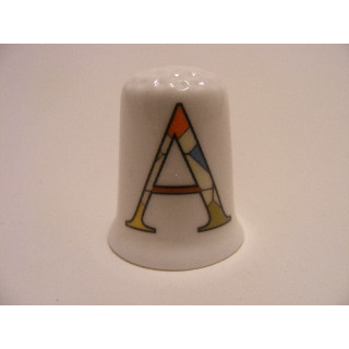 Letter A patchwork stijl op een porselein vingerhoedje