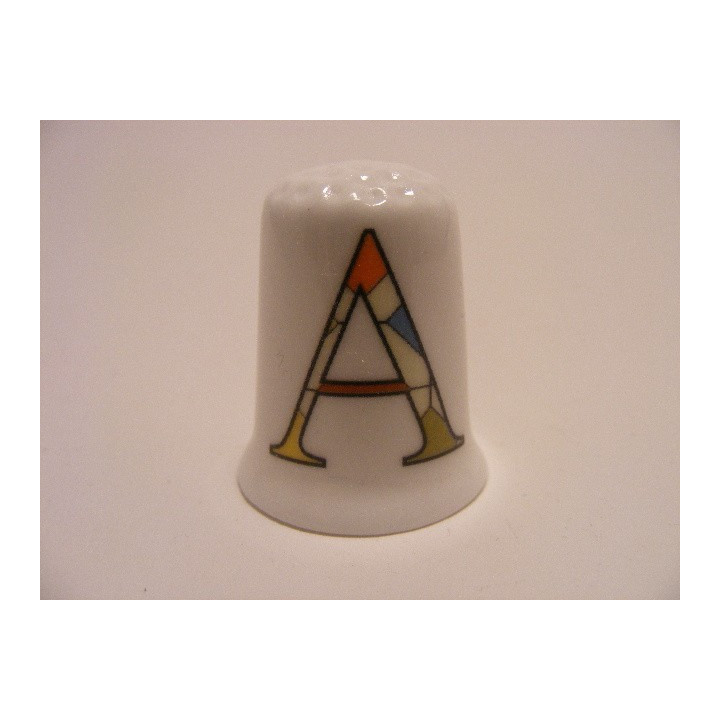 Letter A patchwork stijl op een porselein vingerhoedje