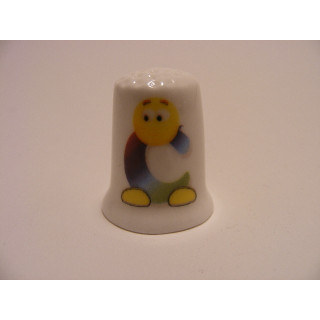 Letter C emoticon op een porselein vingerhoedje
