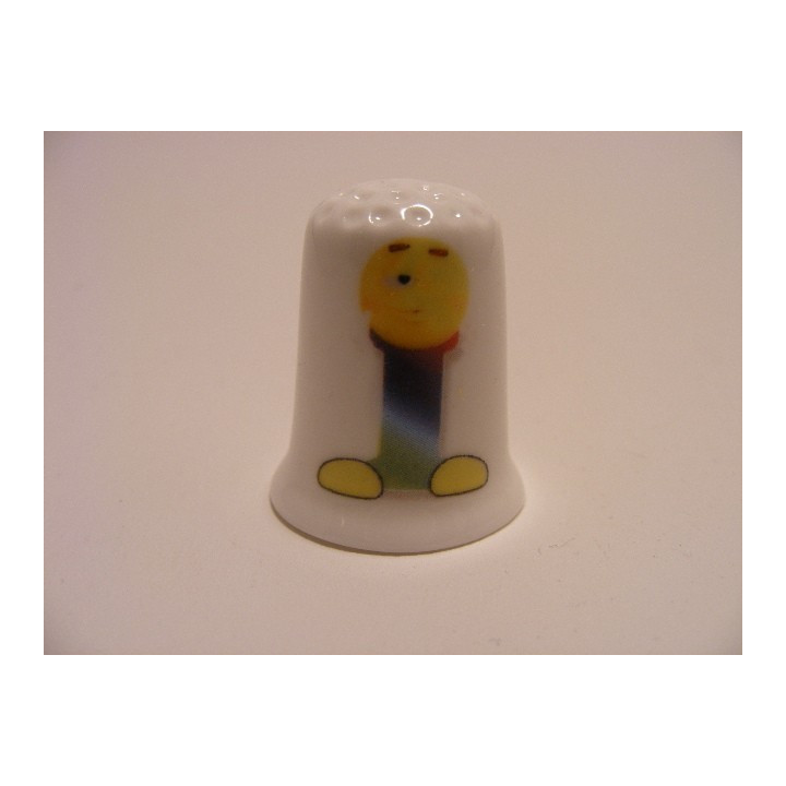 Letter I emoticon op een porselein vingerhoedje