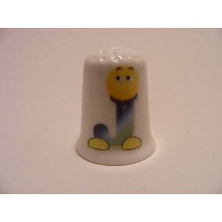Letter J emoticon op een porselein vingerhoedje