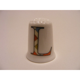 Letter L patchwork stijl op een porselein vingerhoedje