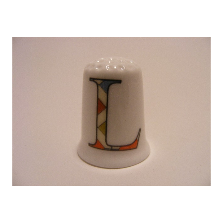 Letter L patchwork stijl op een porselein vingerhoedje