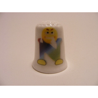Letter N emoticon op een porselein vingerhoedje