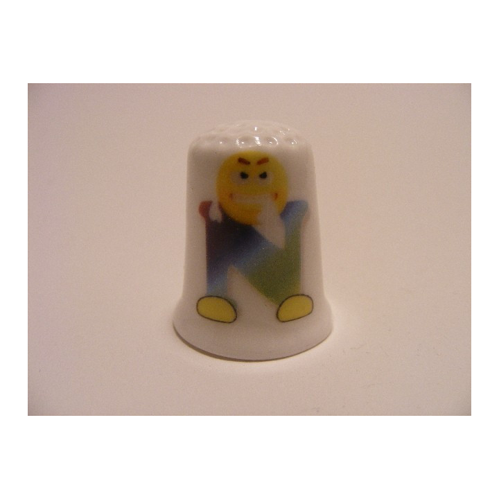 Letter N emoticon op een porselein vingerhoedje