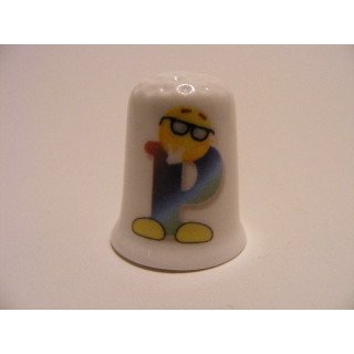 Letter P emoticon op een porselein vingerhoedje