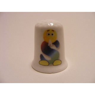 Letter S emoticon op een porselein vingerhoedje