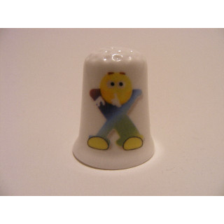 Letter X emoticon op een porselein vingerhoedje