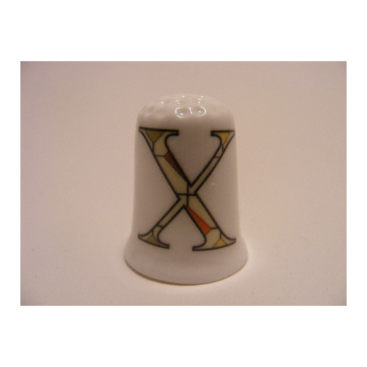 Letter X patchwork stijl op een porselein vingerhoedje
