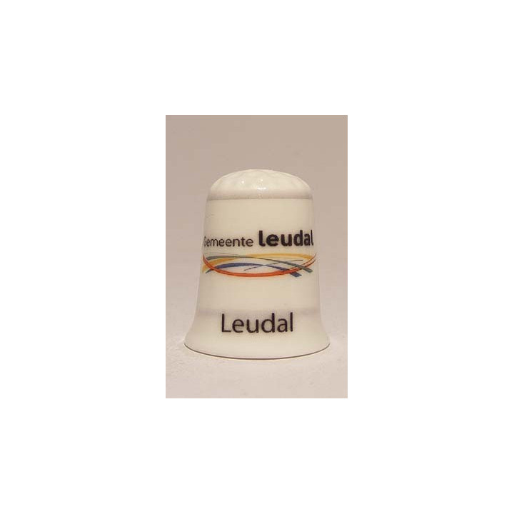 Leudal Nederlandse gemeentevlag op een porselein vingerhoedje