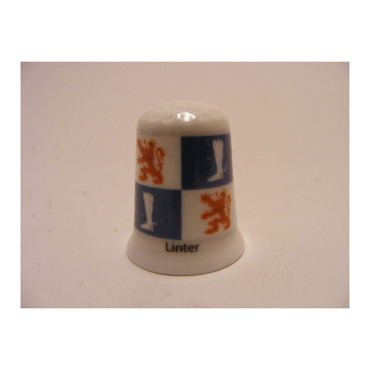 Linter gemeente vlag in Belgie op een porselein vingerhoedje