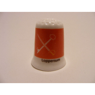 Loppersum op een porselein vingerhoedje Loppersum op een porselein vingerhoedje