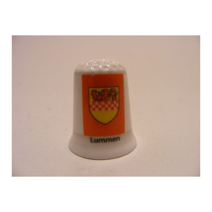 Lummen gemeente vlag in Belgie op een porselein vingerhoedje