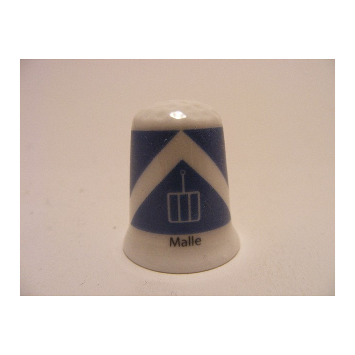 Malle gemeente vlag in Belgie op een porselein vingerhoedje