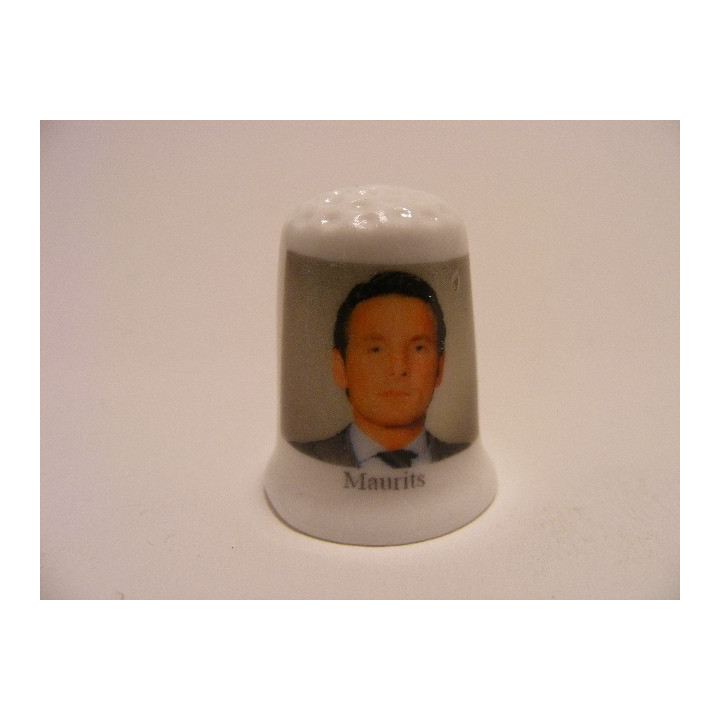 Maurits Willem Pieter Hendrik Van Vollenhoven op een porselein vingerhoedje