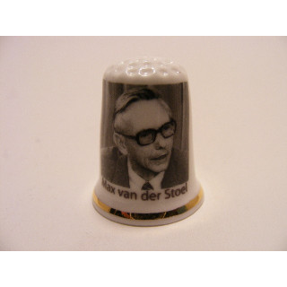 Max van der Stoel Kabinet Den Uyl 1973-1977 op een porselein vingerhoedje