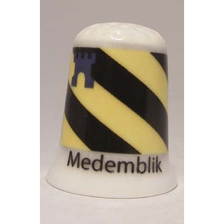 Medemblik Nederlandse gemeentevlag op een porselein vingerhoedje