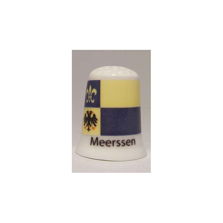 Meerssen Nederlandse gemeentevlag op een porselein vingerhoedje
