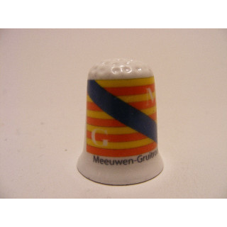 Meeuwen Gruitrode gemeente vlag in Belgie op een porselein vingerhoedje