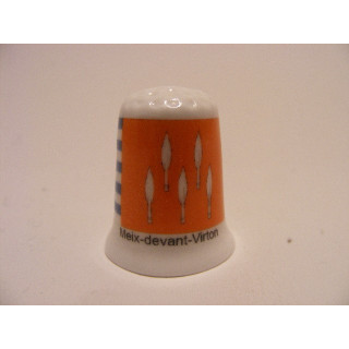 Meix devant Virton gemeente vlag in Belgie op een porselein vingerhoedje