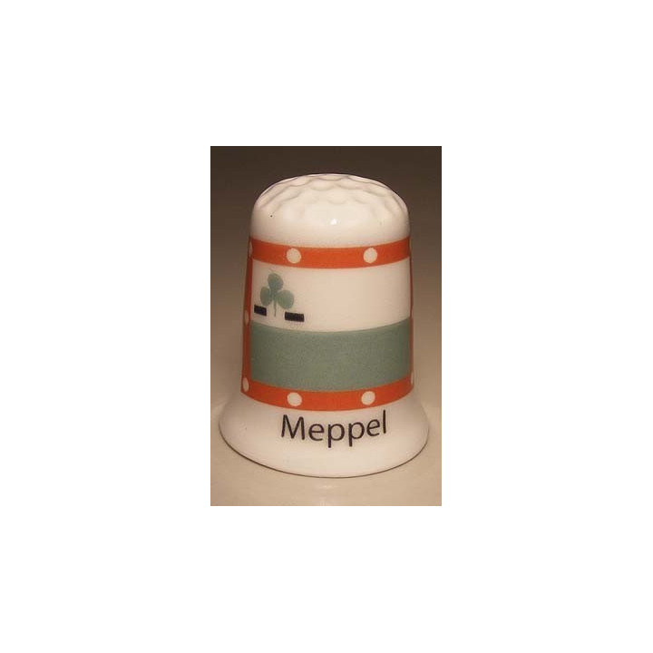 Meppel Nederlandse gemeentevlag op een porselein vingerhoedje